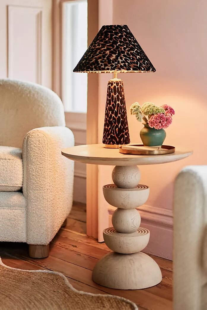 27 Side Table Decor Tricks That Instantly Class Up Any Living Room