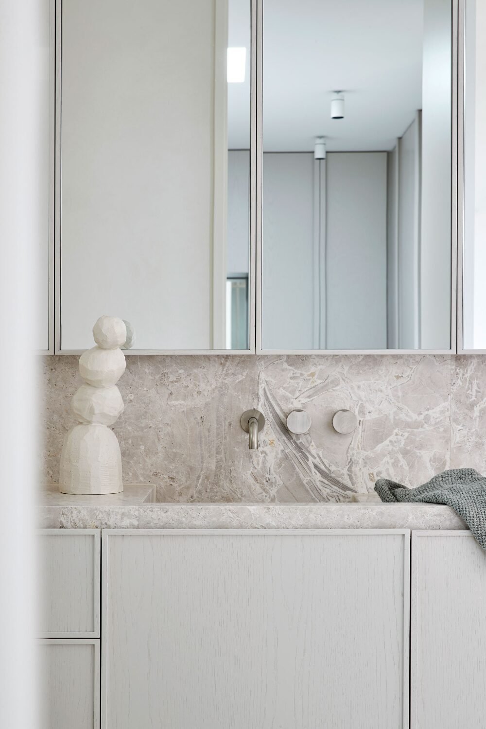 29 Bathroom Mirror Ideas That Completely Elevate the Space